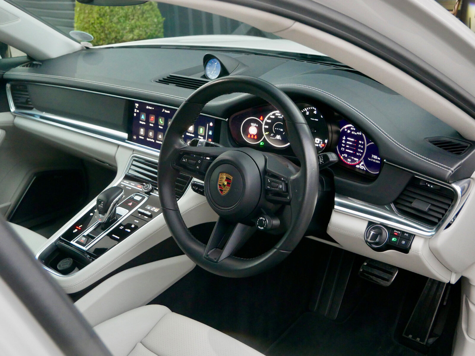 2023 Porsche Panamera - image 15