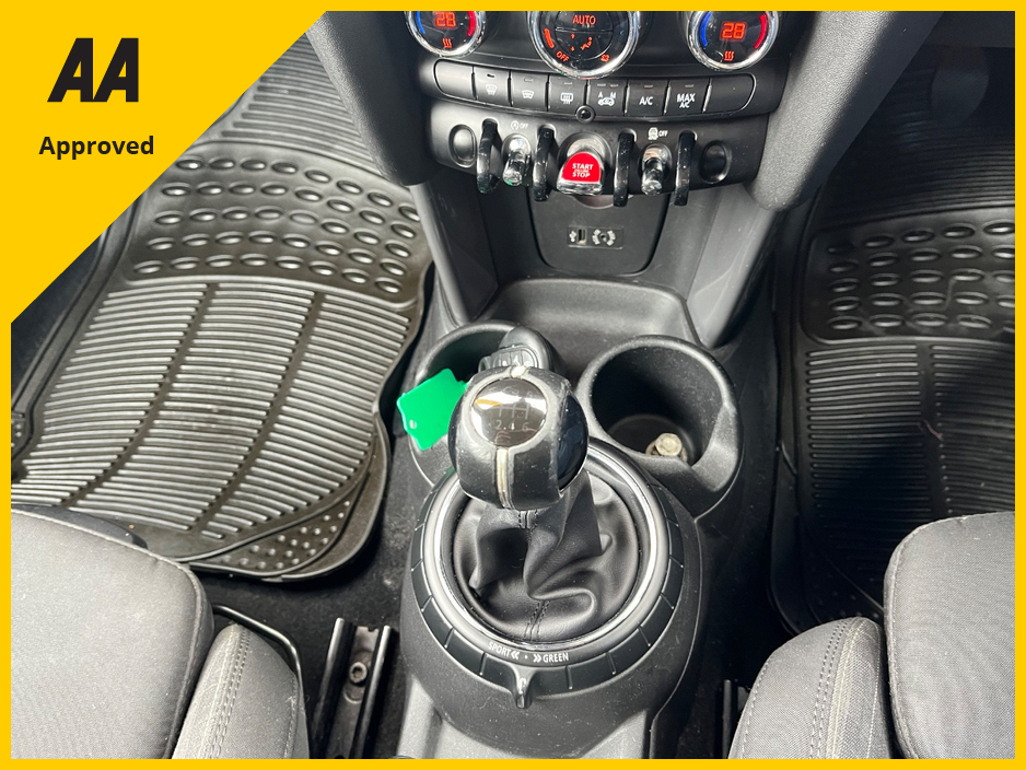 2014 MINI Hatch - image 17