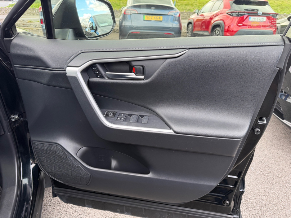 2023 Toyota Rav4 - image 17