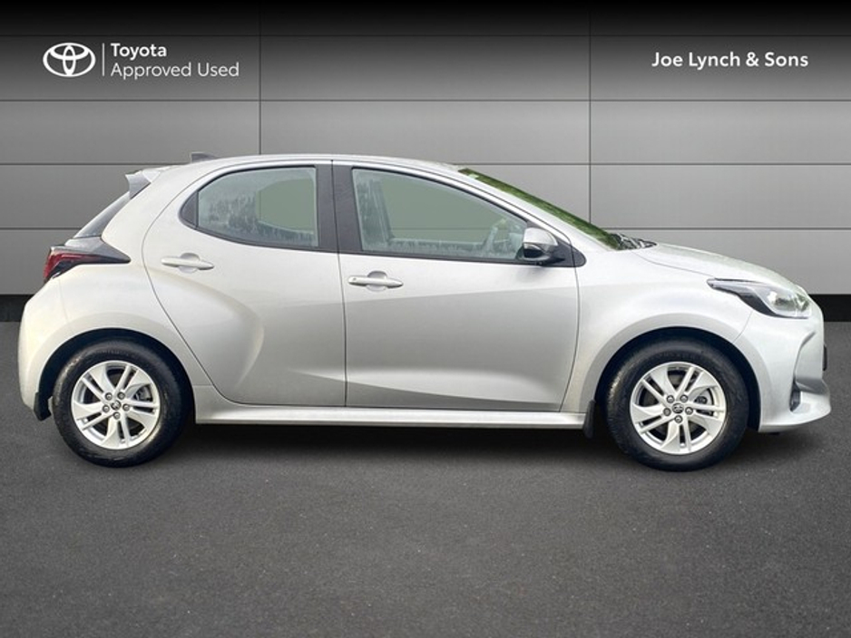 2025 Toyota Yaris - image 3