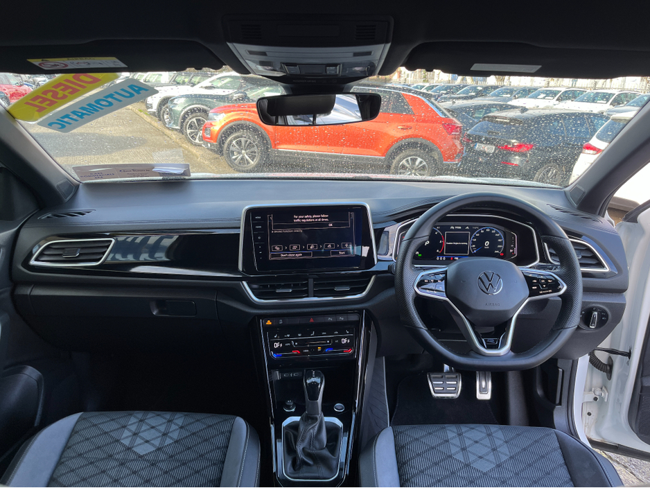 2023 Volkswagen T-Roc - image 14