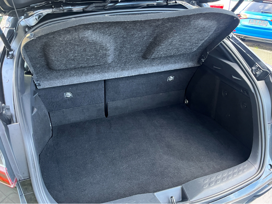 2019 Toyota C-HR SOL HYBRID AUTOMATIC 1.8 PETROL //HALF LEATHER HEATED SEATS//ADAPTIVE CRUISE CONTROL//REVERSE CAMERA//KEYLESS ENTRY// €19,950