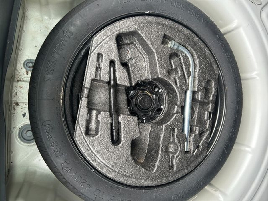 2013 Volkswagen Golf - image 9