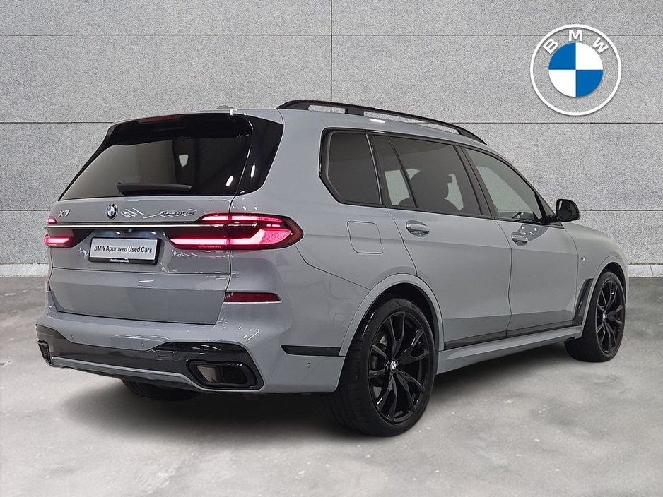 2023 BMW X7 - image 25
