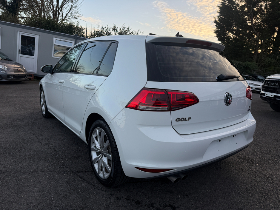 2014 Volkswagen Golf - image 4