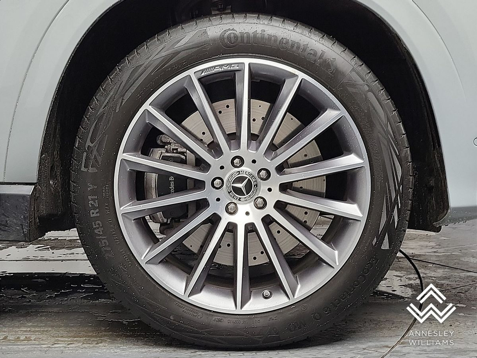 2025 Mercedes-Benz GLE Class - image 11