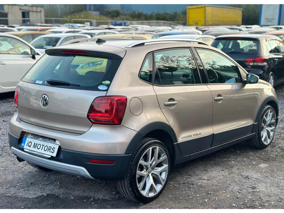 2014 Volkswagen Polo - image 10