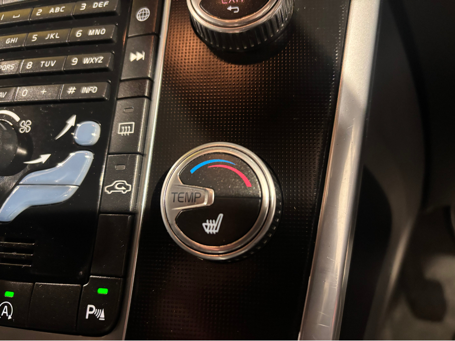 2016 Volvo XC60 - image 25