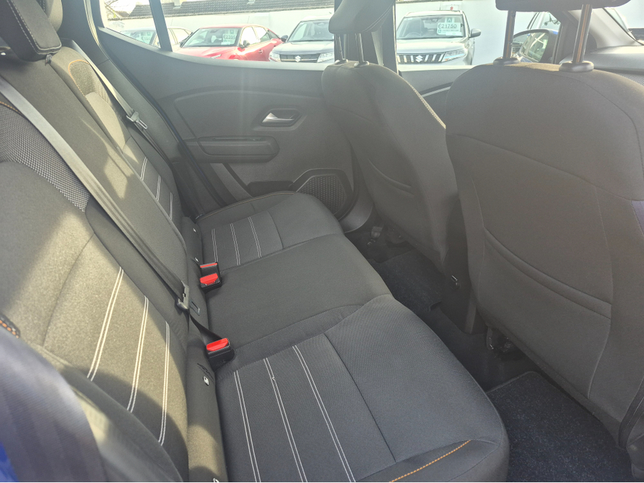 2022 Dacia Sandero - image 10