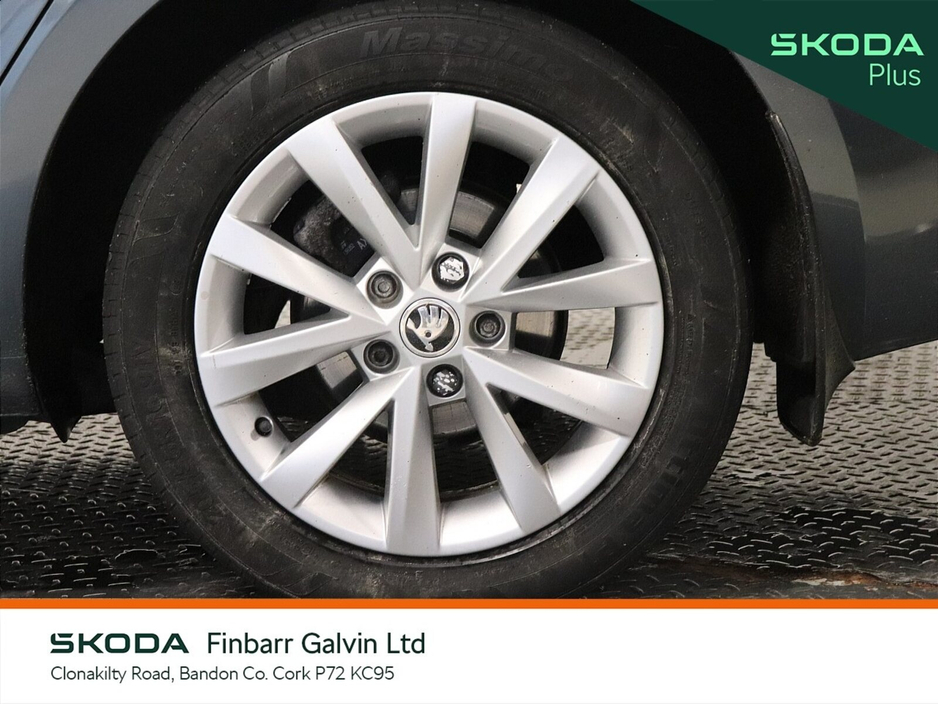 2021 Skoda Octavia - image 9