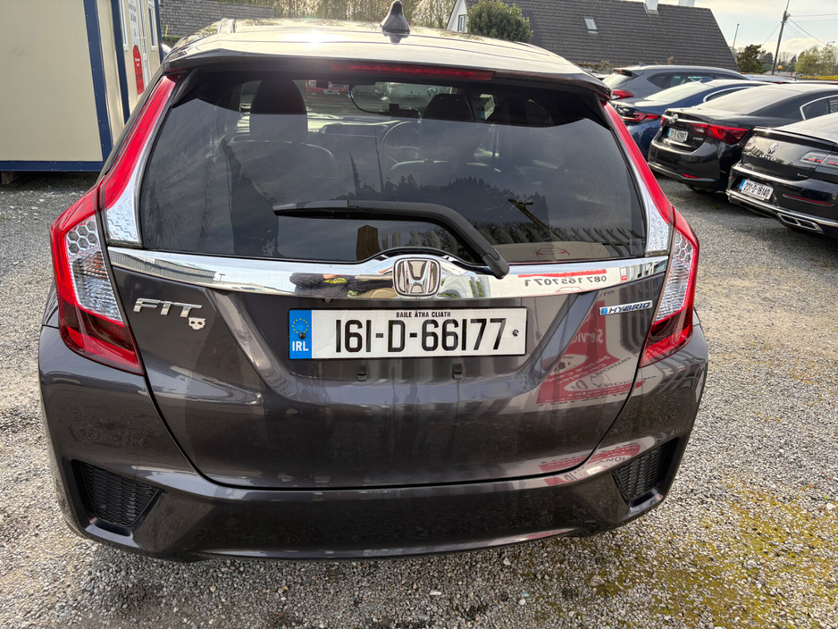 2016 Honda Fit - image 4