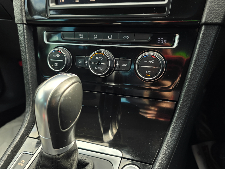 2015 Volkswagen Golf 1.4 TSI HI SPEC HIGHLINE EDITION * ALCANTARA SEATS * REV CAMERA - BLIND SPOT - REAR TRAFFIC ASSIST - SIMI DEALER -  BLUEMOTION €15,450