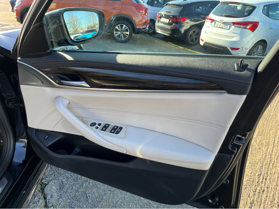 2021 BMW 5 Series - image 11