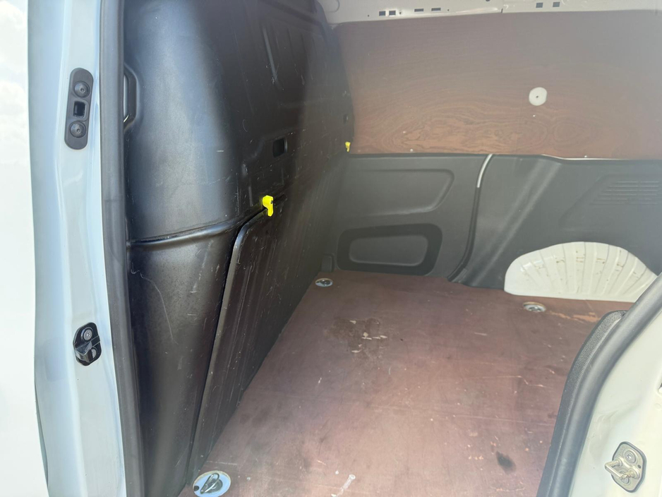 2020 Peugeot Partner - image 19