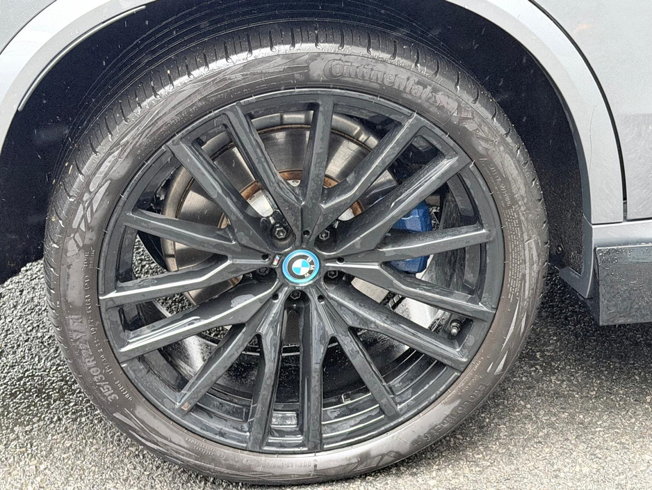 2024 BMW X5 - image 21