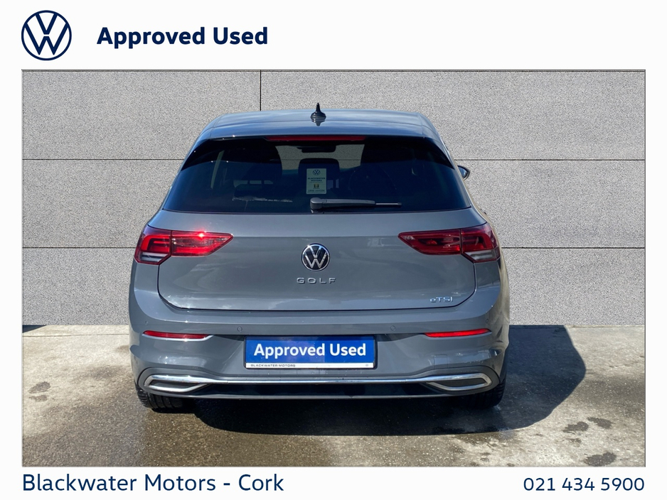 2023 Volkswagen Golf - image 13