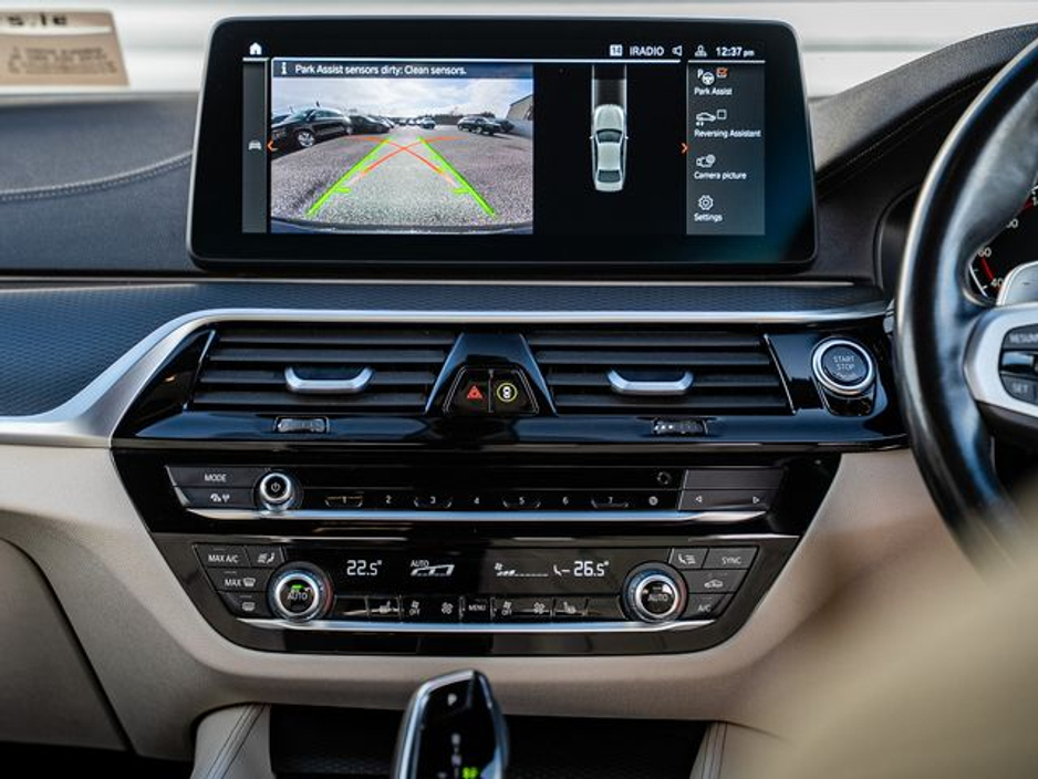 2023 BMW 5 Series - image 15