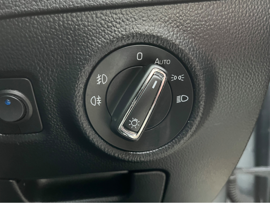 2016 Skoda Superb - image 24