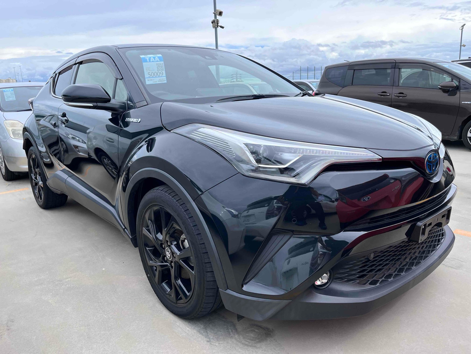 2019 Toyota C-HR SOL NERO AUTOMATIC 1.8 PETROL HYBRID //HALF LEATHER HEATED SEATS//REVERSE CAMERA//ADAPTIVE CRUISE CONTROL//KEYLESS ENTRY// €19,950