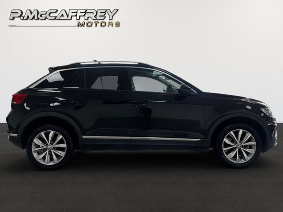 2021 Volkswagen T-Roc - image 4