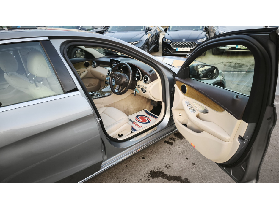 2016 Mercedes-Benz C Class - image 5