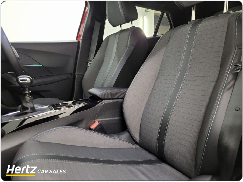 2023 Peugeot 2008 - image 5