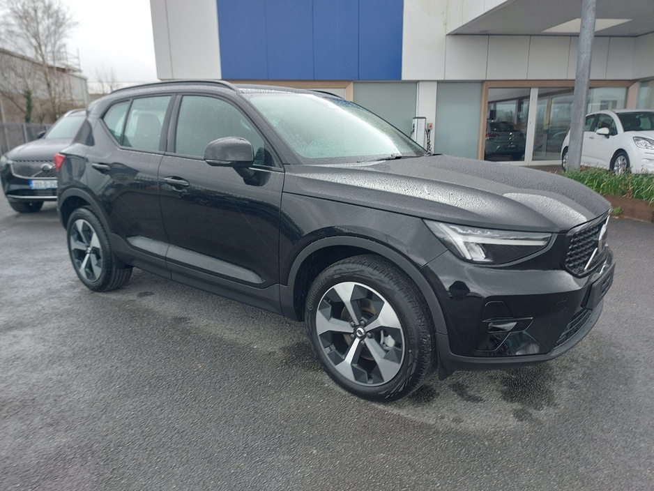 2026 Volvo XC40 - image 2