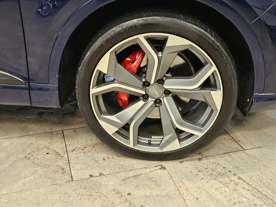 2018 Audi Q7 - image 6