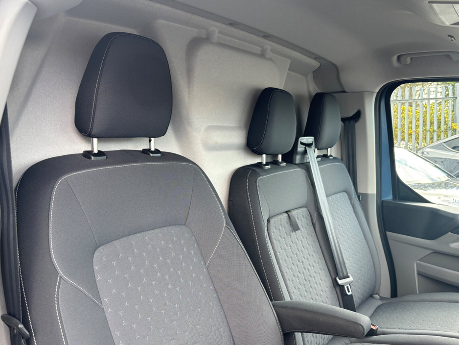 2024 Ford Transit Custom - image 13