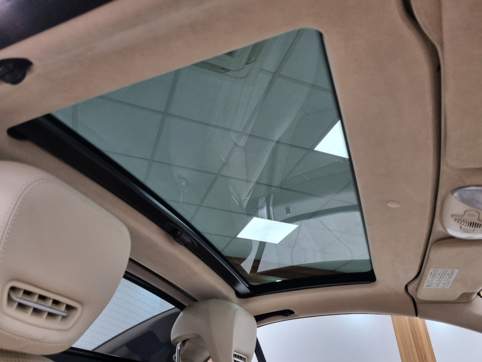 2010 Mercedes-Benz SL Class - image 20