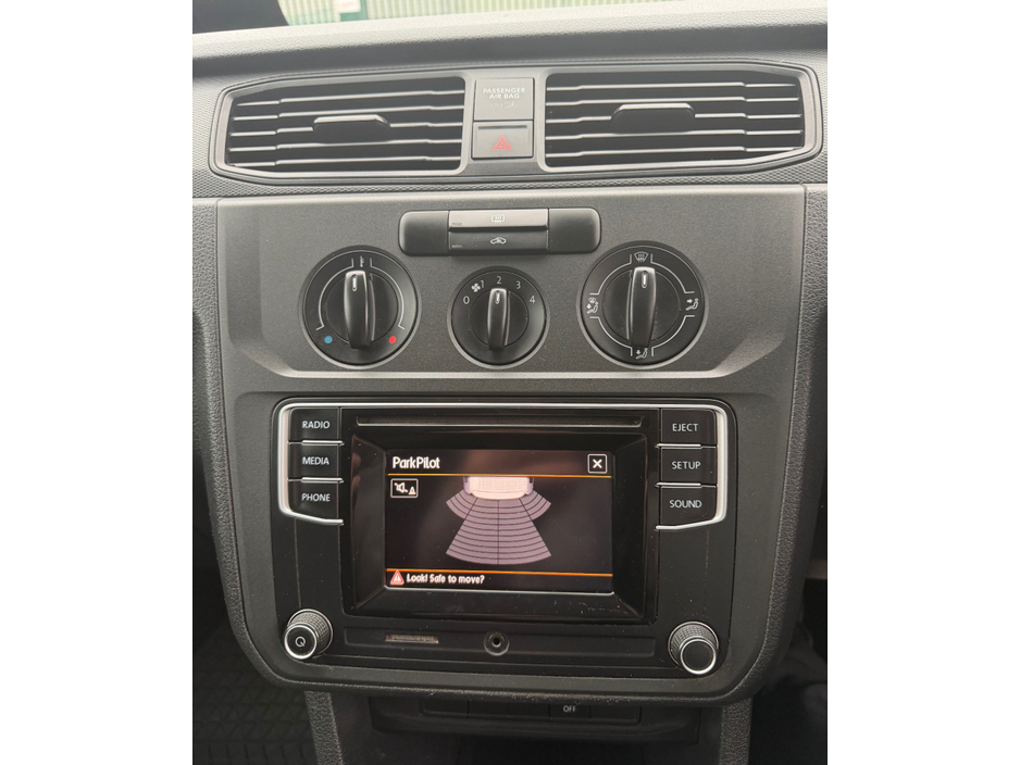 2019 Volkswagen Caddy - image 14