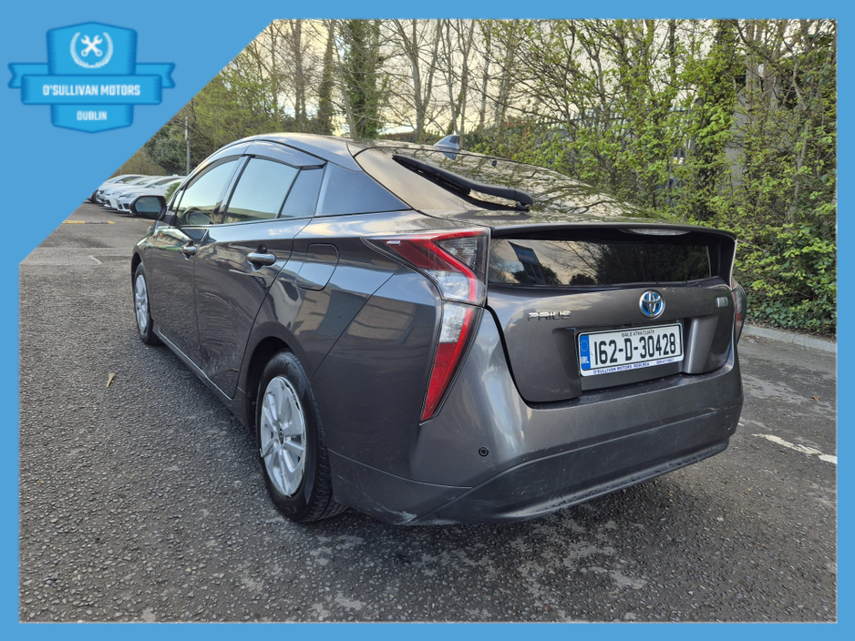 2016 Toyota Prius - image 8