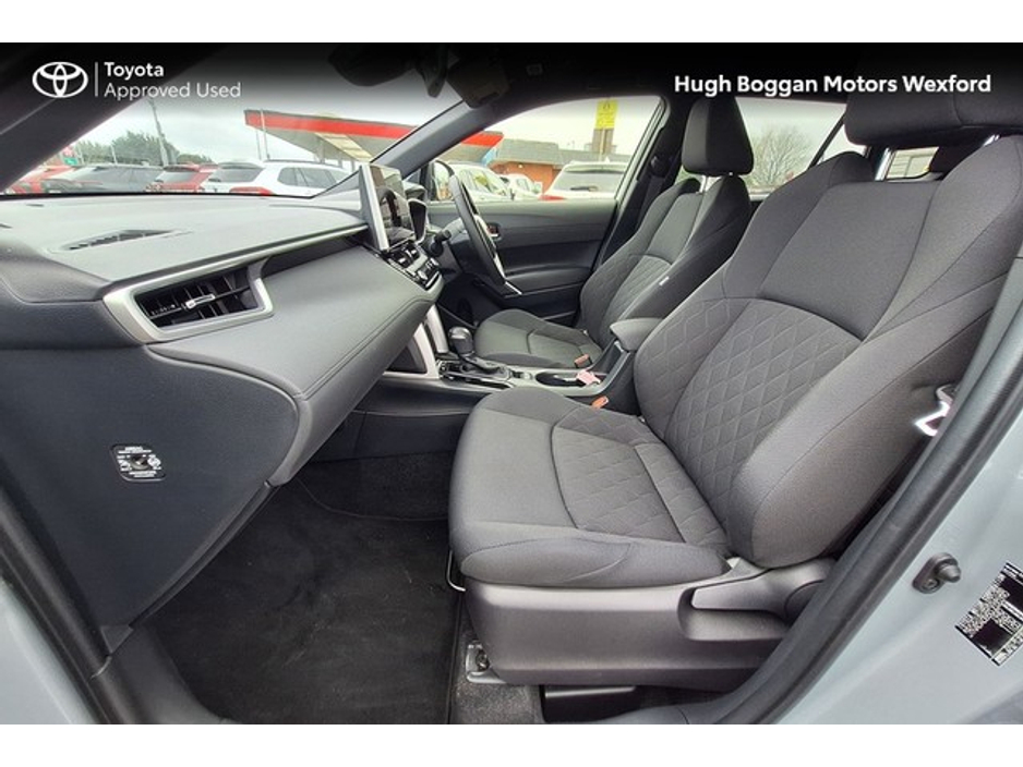 2024 Toyota Corolla Cross - image 6