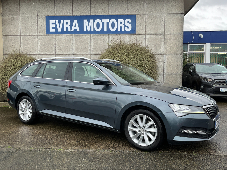 2020 Skoda Superb - image 3