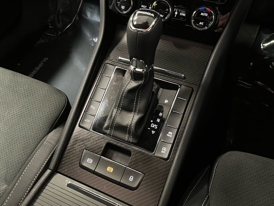 2024 Skoda Superb - image 10