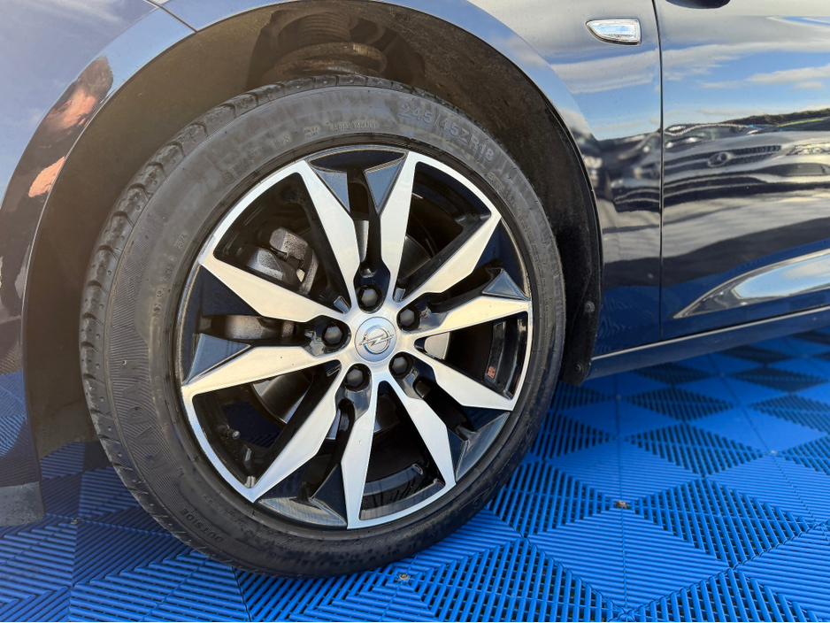 2018 Opel Insignia - image 11