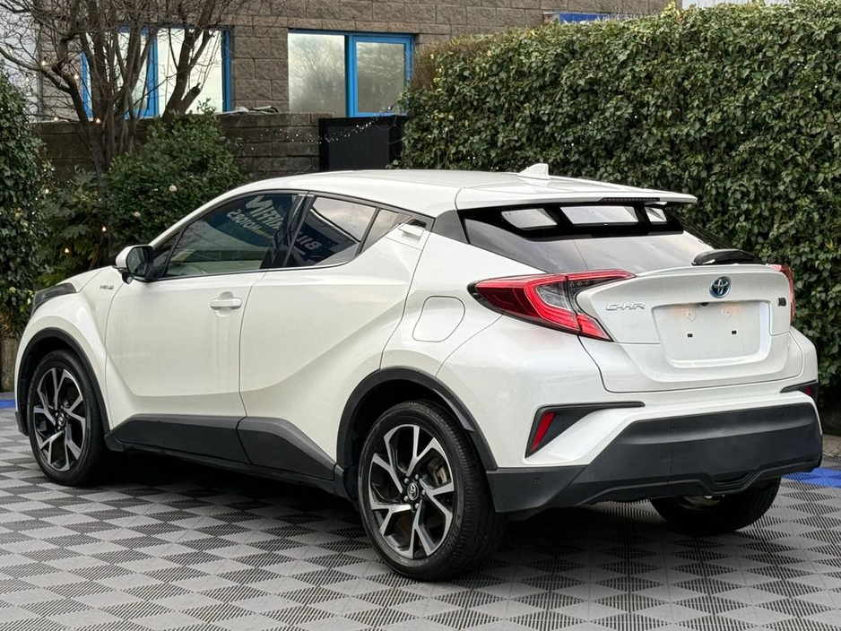 2019 Toyota C-HR 1.8 HYBRID // DIAMOND CUT ALLOYS // HALF LEATHER HEATED SEATS // DUAL ZONE CLIMATE CONTROL €19,900