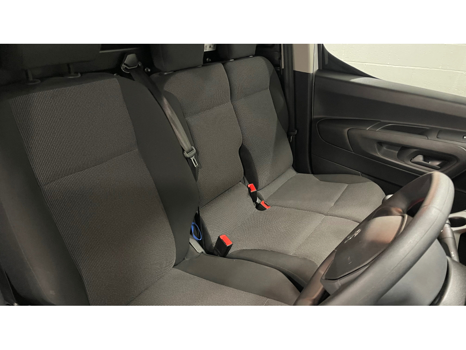 2024 Peugeot Partner - image 24