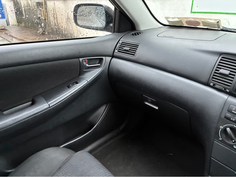 2005 Toyota Corolla - image 18