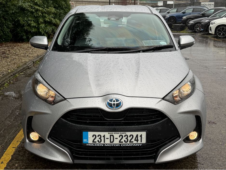2023 Toyota Yaris 1.5 HYBRID LUNA..rear camera..warranty includedd €16,950