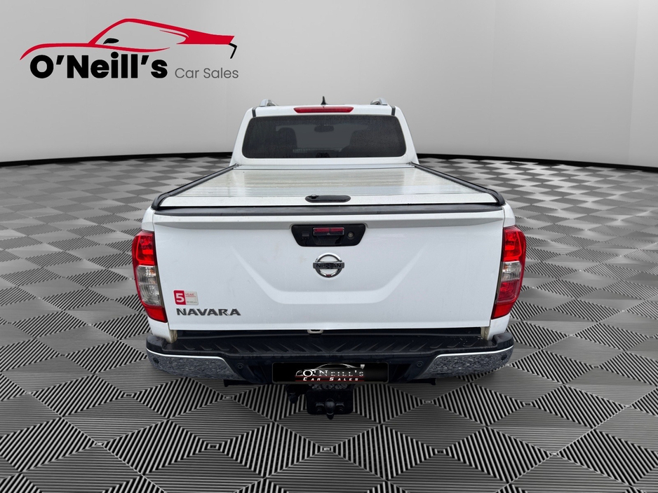2018 Nissan Navara - image 8