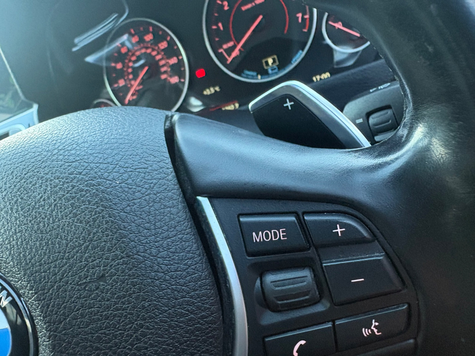 2016 BMW 3 Series - image 17