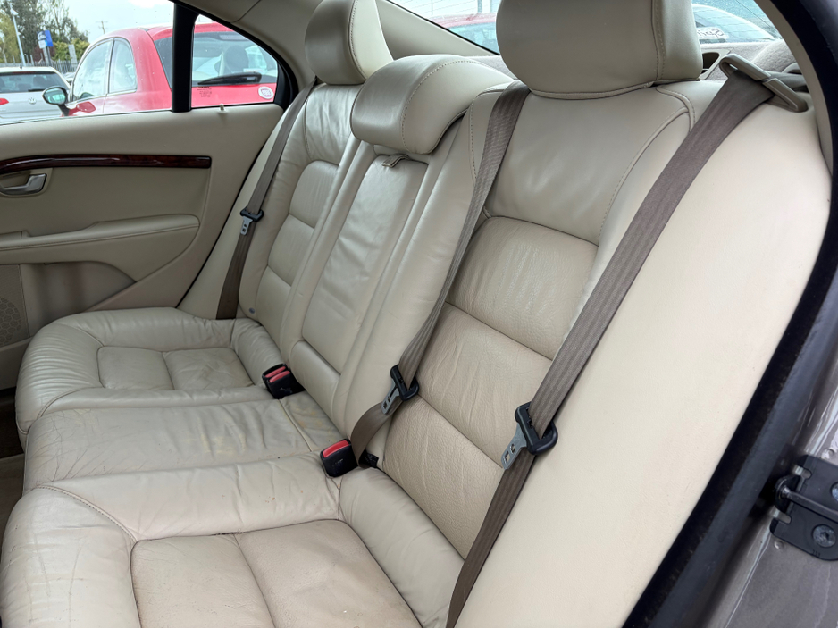 2011 Volvo S80 - image 9