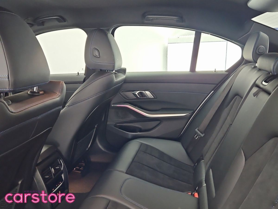 2023 BMW 3 Series - image 13