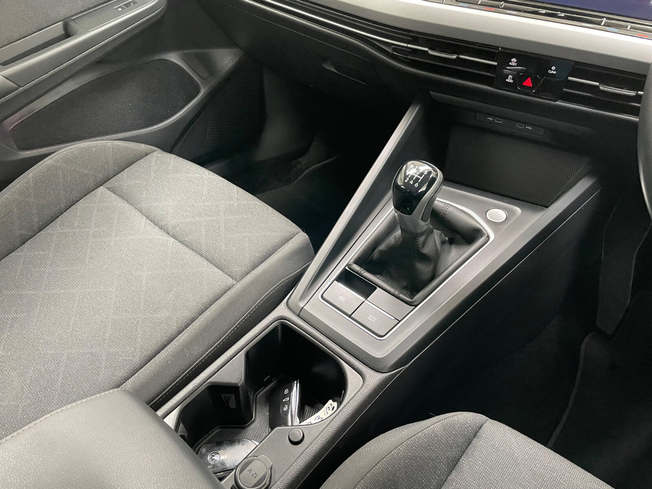 2023 Volkswagen Golf - image 20