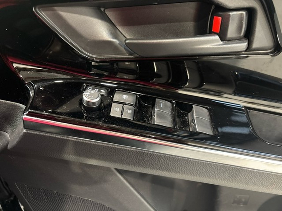 2023 Toyota bZ4X - image 17