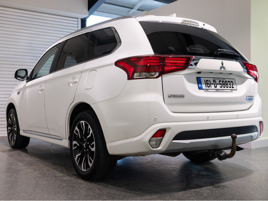 2016 Mitsubishi Outlander - image 6