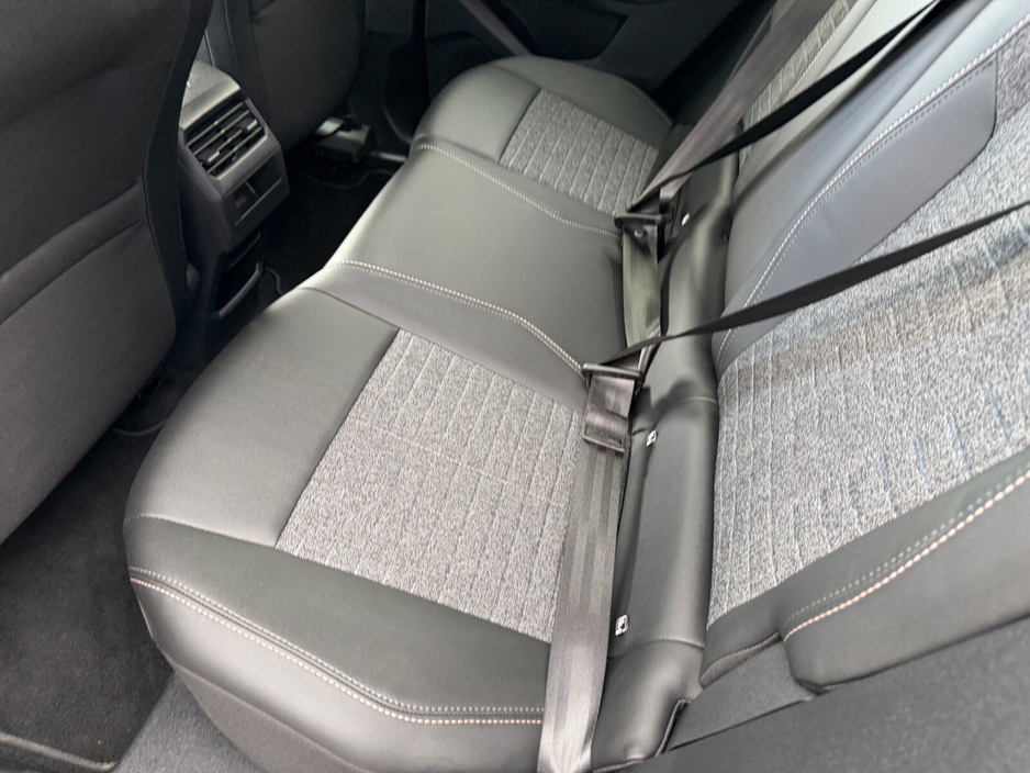 2025 Peugeot 3008 - image 10