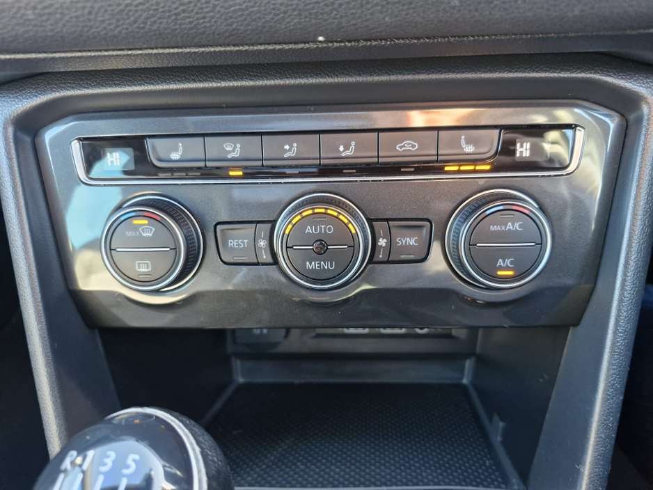 2018 Volkswagen Tiguan - image 10