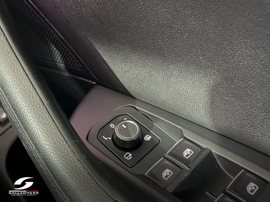 2017 Volkswagen Passat - image 23